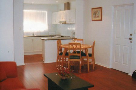 AA Madalena Court Holiday Apartments - Accommodation Brisbane 1