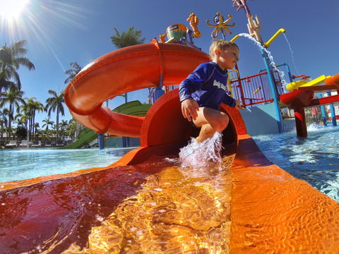 Oaks Oasis - Accommodation Brisbane 2
