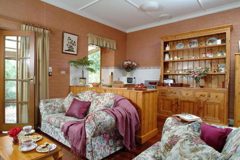 Amanda's Cottage 1899 - Accommodation Brisbane 4