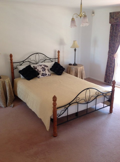 Lakeside Getaway - Accommodation Brisbane 8