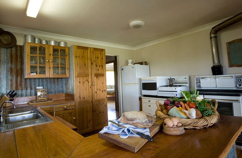 Yaraandoo Lakeside Retreat - Accommodation Brisbane 5