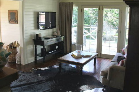Book Barn Cottage - Accommodation Brisbane 0