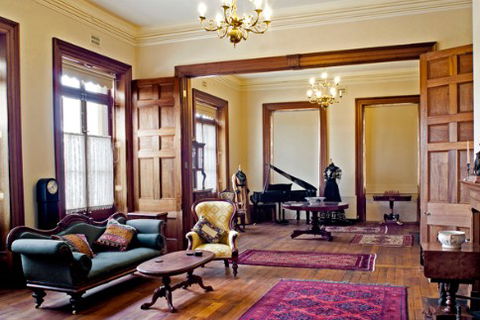 Mandelson's Of Goulburn - Accommodation Brisbane 2