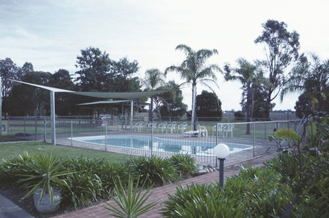 Aaroona Holiday Resort - Accommodation Brisbane 0
