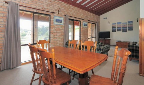Baileys, Gerringong - Accommodation Brisbane 3