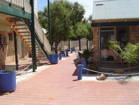 Bay Lodge Economy Beachfront - Accommodation Brisbane 3