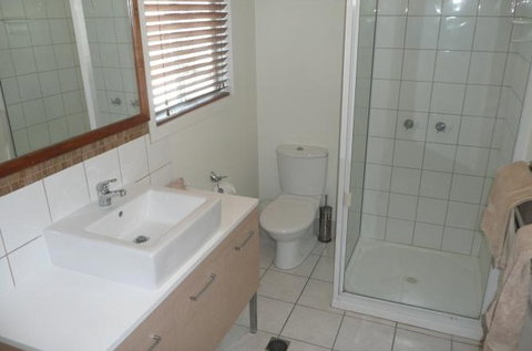 Beachside Holiday Units - Accommodation Brisbane 2