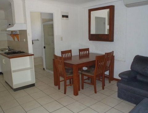 Beachside Holiday Units - Accommodation Brisbane 3