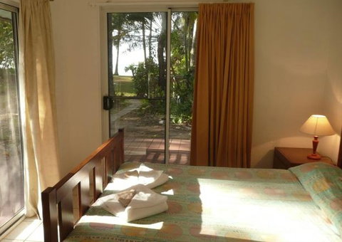 Beachside Holiday Units - Accommodation Brisbane 4