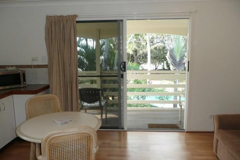 Beachside Holiday Units - Accommodation Brisbane 5