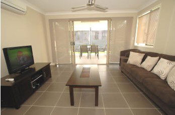 CapBlue Apartments - Accommodation Brisbane 3