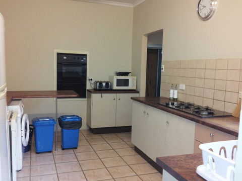 AMELIA STREET GLADSTONE 5 BEDROOMS - Accommodation Brisbane 3