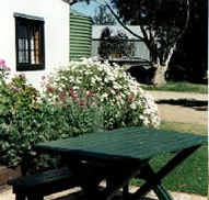 Dunalan Host Farm Cottage - Accommodation Brisbane