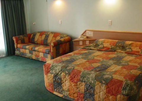 Runaway Bay Motor Inn - Accommodation Brisbane 0