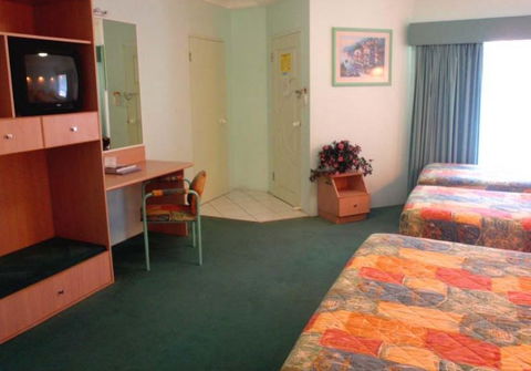 Runaway Bay Motor Inn - Accommodation Brisbane 1
