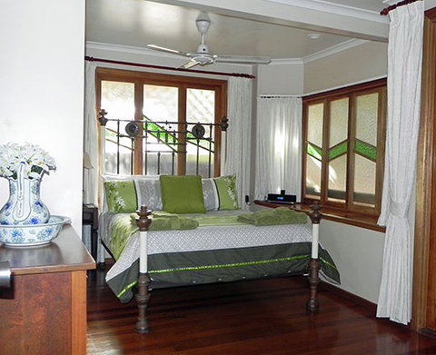 Airlie Waterfront Bed And Breakfast - Accommodation Brisbane 2