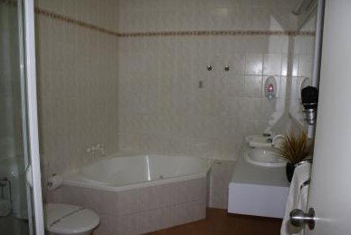 Lakeview Motor Inn - Accommodation Brisbane 5