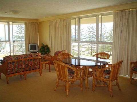 Cashelmara Beachfront Apartments - Accommodation Brisbane 2