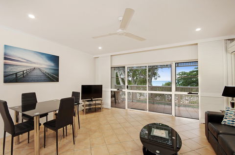 Marlin Waters Beachfront Apartments - Accommodation Brisbane 2