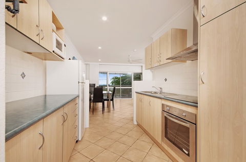 Marlin Waters Beachfront Apartments - Accommodation Brisbane 4