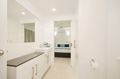 Marlin Waters Beachfront Apartments - Accommodation Brisbane 6