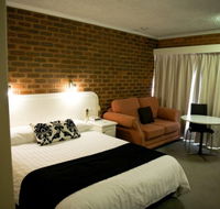 Cousins Motor Inn - Accommodation Brisbane