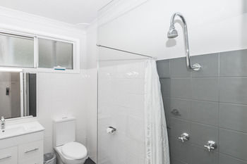 The Esplanade Motel - Formerly Eco-Inn Warners Bay - Accommodation Brisbane 6