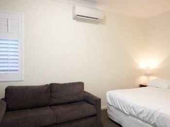 Naughtons Parkville Hotel - Accommodation Brisbane 1