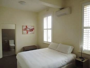 Naughtons Parkville Hotel - Accommodation Brisbane 2