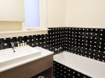 Naughtons Parkville Hotel - Accommodation Brisbane 11