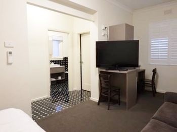Naughtons Parkville Hotel - Accommodation Brisbane 32