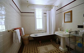 Singletons Retreat - Accommodation Brisbane 3