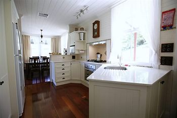 Singletons Retreat - Accommodation Brisbane 11