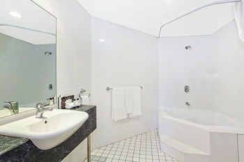 Quality Suites Boulevard On Beaumont - Accommodation Brisbane 3