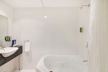 Quality Suites Boulevard On Beaumont - Accommodation Brisbane 21