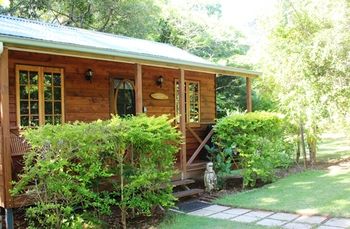 Sunshine Valley Cottages - Accommodation Brisbane 10