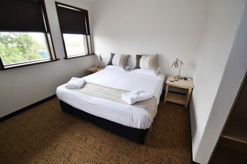 Crossroads Hotel Liverpool - Accommodation Brisbane 2