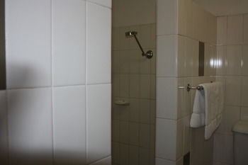 Crossroads Hotel Liverpool - Accommodation Brisbane 8