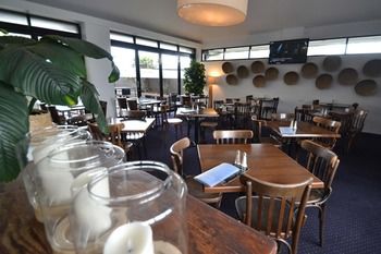 Crossroads Hotel Liverpool - Accommodation Brisbane 9