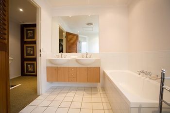 Skippers Cove Waterfront Resort - Accommodation Brisbane 0