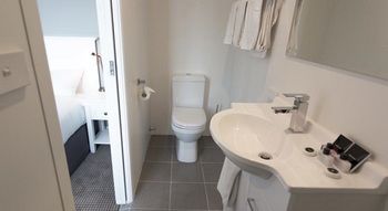 CH On Peel Boutique Hotel - Accommodation Brisbane 0