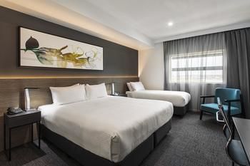 Best Western Plus Lake Kawana Hotel - Accommodation Brisbane 9