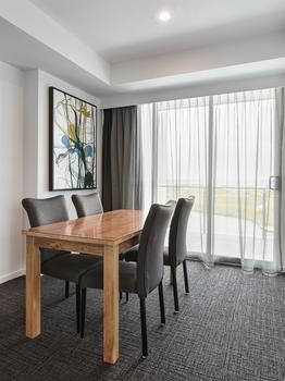 Best Western Plus Lake Kawana Hotel - Accommodation Brisbane 15