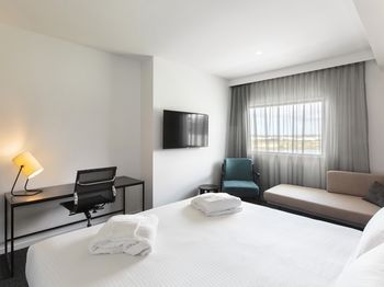 Best Western Plus Lake Kawana Hotel - Accommodation Brisbane 41