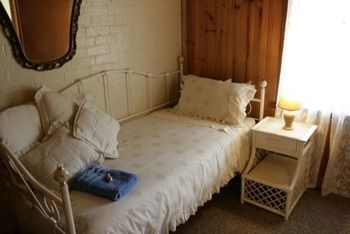 A Settler's Cottage - Accommodation Brisbane 4