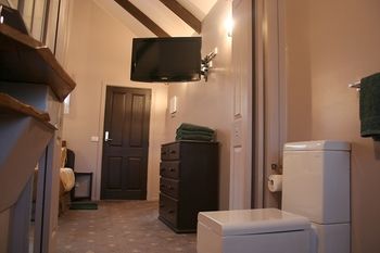 Lotus Lodges - Accommodation Brisbane 4