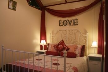 Lotus Lodges - Accommodation Brisbane 6