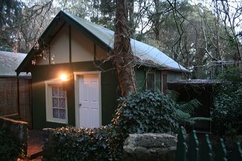 Lotus Lodges - Accommodation Brisbane 7
