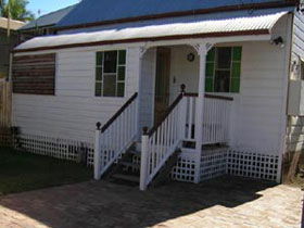 A Pine Cottage - Accommodation Brisbane 0