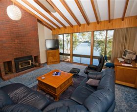 Waterside Accommodation - Derwent Retreat - Accommodation Brisbane 1
